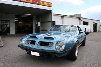 Pontiac Firebird Formula 400 z roku 1975 - 3