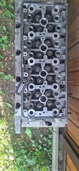 Vw hlava Touran 1,6 TDI 04L103373E 04L103064F - 3