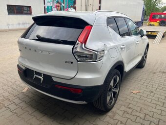 XC40 2024 / Full / výhodný, poškodený / 4x4 / 2.0 - 3