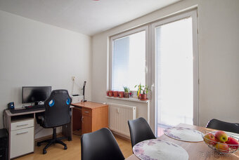 Veľký 2 izbový byt s tromi loggiami (64 m2 + 3x 3,2 m2) - 3