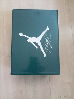 Air Jordan 4 Retro - 3