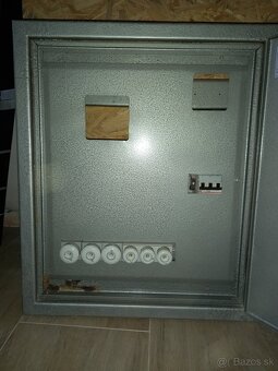 Predám el. rozvodnú skriňu. - 3