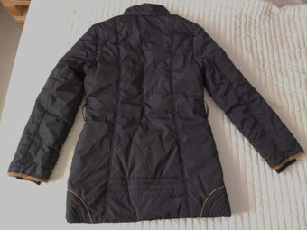 Čierna prešivana damska vetrovka značková Nature s kapucňou - 3