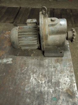 Masívna prevodovka s elektronotorom - 3