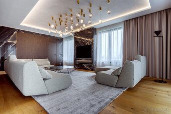 Na predaj: Veľkometrážny byt v centre Komárna - 3