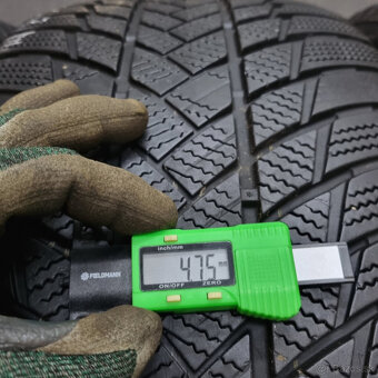 Zimné pneumatiky 285/45 R21 BRIDGESTONE RSC - 3