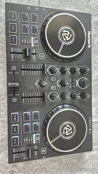 Numark party mix - 3