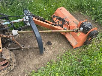 Pasovy traktor - 3