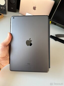 Predám iPad 10.2 64GB 2021 + originál Apple klávesnica - 3