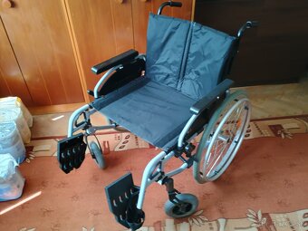Invalidný vozík pre ťažšiu a širšiu osobu - 3