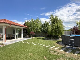Na predaj: moderný 5-izbový dom s veľkou záhradou - 3