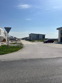 Pozemok so stavebným povolením alebo aj vrátane domu na kľúč - 3