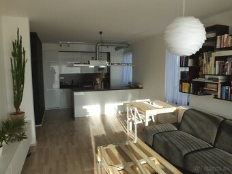 PRENÁJOM – priestranný 2 iz byt v Petržalke s parkingom - 3