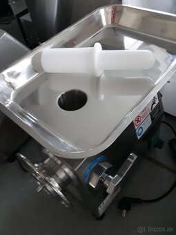 Mlynček na maso MG 22 - 3