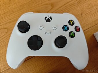 Xbox Series S + 3 ovladace - 3
