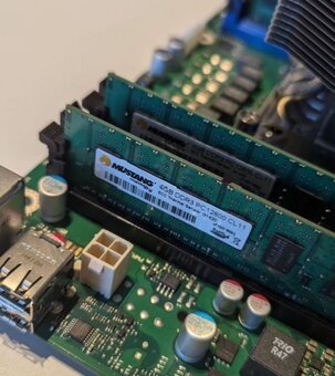 Fujitsu D3128-B25 GS1 + E5-1620v2 + 16GB DDR3 - 3