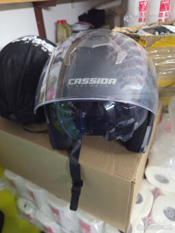 Predam tieto prilby - 3