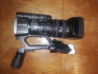 Sony HXR-NX5R NXCAM - 3