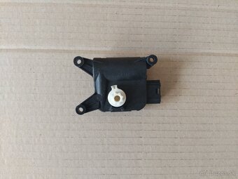 servomotor kurenia a klimatizácie Octavia 2, Superb 2 - 3