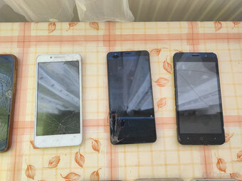 Mobily na díly - 3