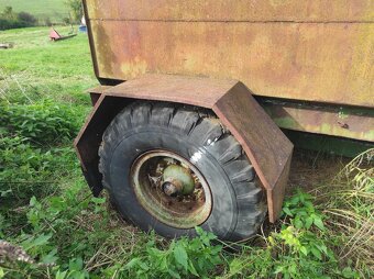 Podvozok na vlečku za traktor. - 3