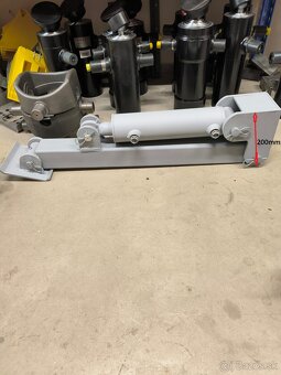 Oporná hydraulická noha na vlečku - 3