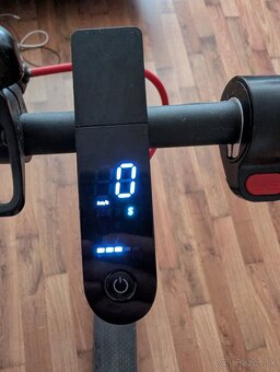 predám Xiaomi Mi Electric Scooter Pro 1 - 3