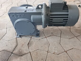 Predám šnekovú prevodovku ZTS veľkosť 80" - 3