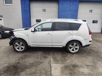 Predám Peugeot 4007 2,2 l. havarovaný. - 3