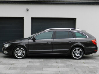 Škoda Superb Combi 3.6 FSI V6 4x4 Elegance DSG - 3