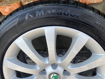 Predám hliníkové disky s letnými pneu na Škoda YETI R17 - 3