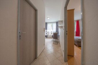 NA PREDAJ: Administratívna budova s pozemkom – Mesačná ul., - 3