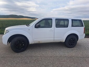 Nissan Pathfinder - 3