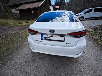 predam TOYOTA Corolla 1,8 hybrid STYLE 2024, len 4700km - 3