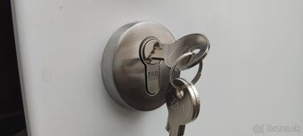 Zánovné kancelárske dvere 85 ľavé pravé s obložkami - 3