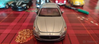 1/24 burago welly - 3