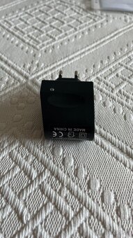 Predám sieťový adaptér na 12 V - autozásuvku - 3
