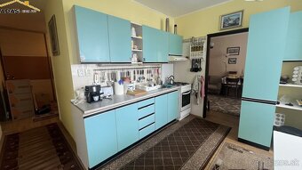 Ponúkame 3- izbový čiastočne zrekonštruovaný byt s loggiou. - 3