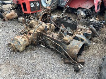 Predám zadné časti traktora zetor major 6911-7745 - 3