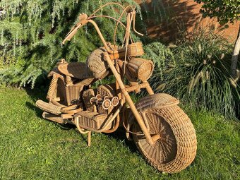 Zberateľská motorka Harley Davidson z ratanu. - 3