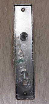 Štít na dvere s guľou - 3