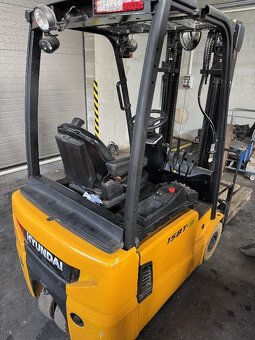 Jazdený vysokozdvižný vozík 1500 kg. - 3