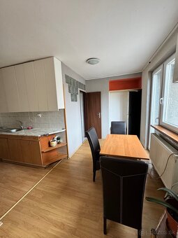 PREDAJ 3 - IZBOVÝ TEHLOVÝ BYT BLÍZKO CENTRA MESTA - 3