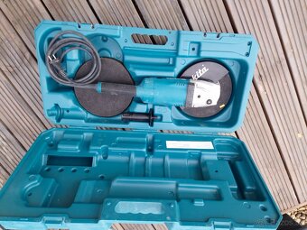 Predám Generátor spolu s flexou Makita - 3