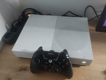 Xbox one S 750gb - 3
