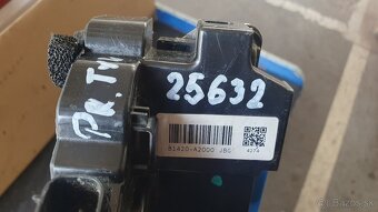 Kia ceed II zámok pravých zadných dverí 81420-A2000 - 3