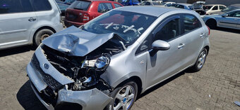 Lacno rozpredám Kia Rio na náhradné diely - 3