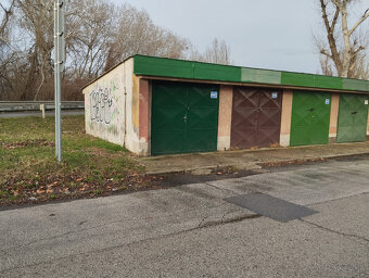 Garáž vo Vlčom hrdle - 3