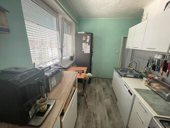 Zrekonštruovaný, zariadený byt 70 m² s garážou a záhradkou - 3