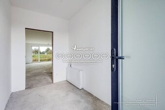 Novostavba 4-izbového rodinného domu v obci Slov.Nová Ves - 3